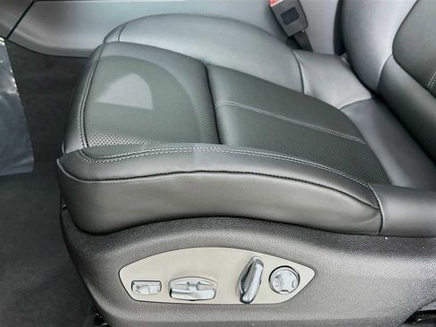 New 2026 Porsche Macan image 12