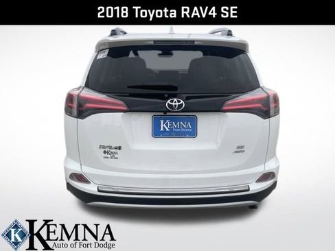 Used 2018 Toyota RAV4 SE image 4