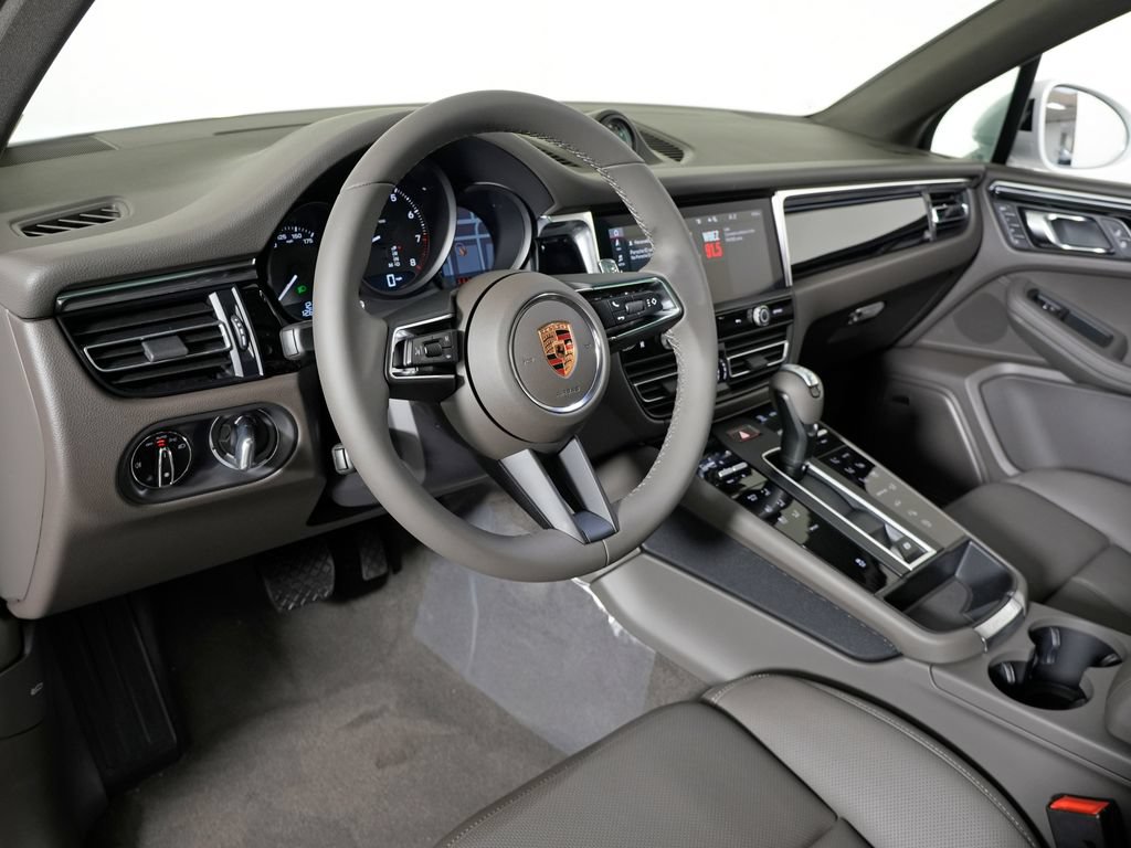 Used 2026 Porsche Macan AWD/4WD image 4