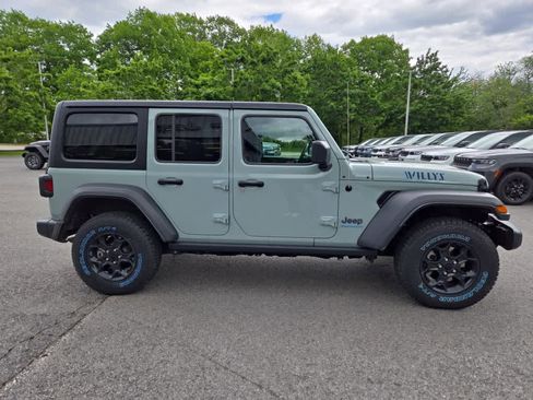 Used 2023 Jeep Wrangler Unlimited w/ Cold Weather Group AWD/4WD image 3
