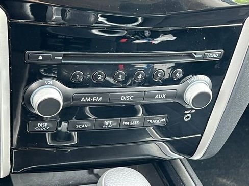 Used 2015 Nissan Pathfinder S AWD/4WD image 22