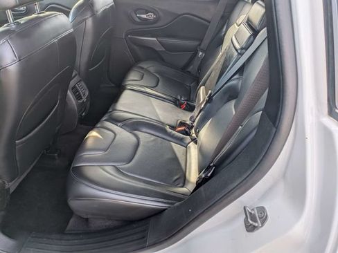 Used 2019 Jeep Cherokee Limited AWD/4WD image 13