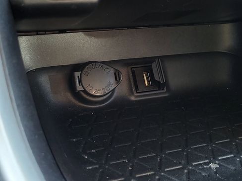 Used 2022 Toyota RAV4 XLE image 30