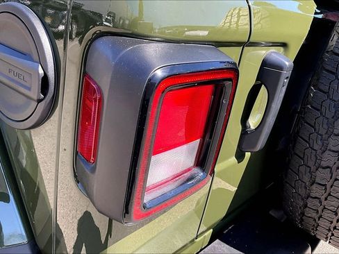 Used 2022 Jeep Wrangler Unlimited Sahara w/ Cold Weather Group image 23