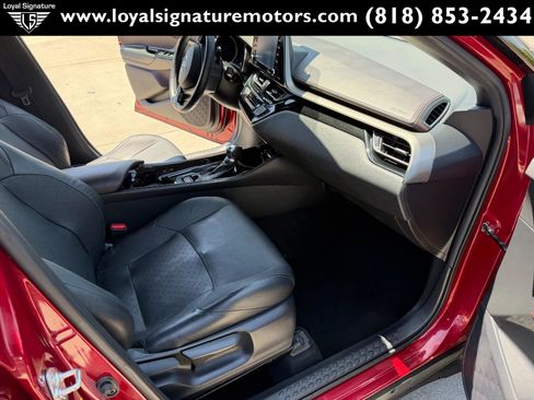 Used 2019 Toyota C-HR Limited FWD image 34