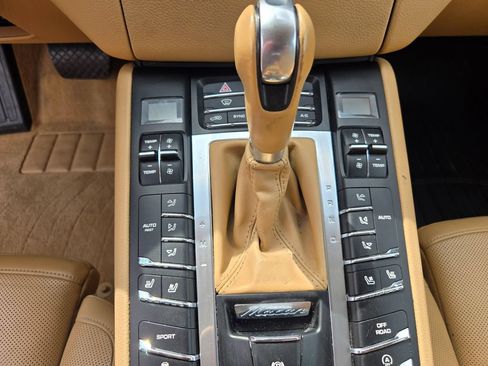 Used 2015 Porsche Macan S AWD/4WD image 18