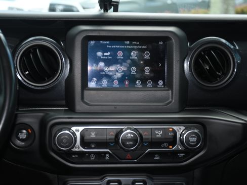 Used 2022 Jeep Gladiator Sport AWD/4WD image 15