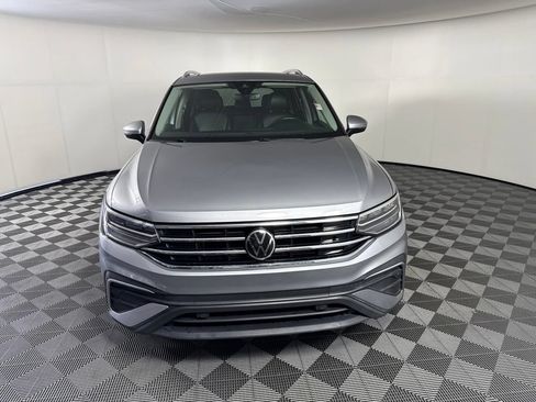 Used 2023 Volkswagen Tiguan SE AWD/4WD image 8