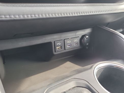 Used 2022 Toyota Highlander LE FWD image 25