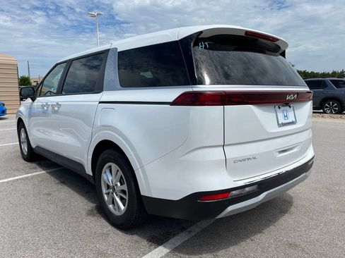 Used 2024 Kia Carnival LX FWD image 6
