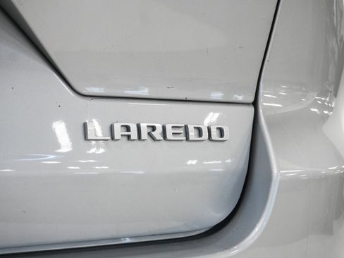 Certified 2025 Jeep Grand Cherokee Laredo w/ Luxury Tech Group I image 8