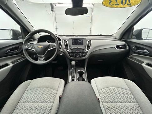Used 2023 Chevrolet Equinox LS w/ LS Convenience Package image 2