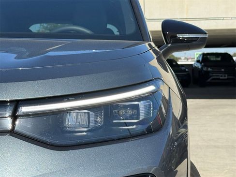 New 2026 Volkswagen Tiguan SE R-Line image 3