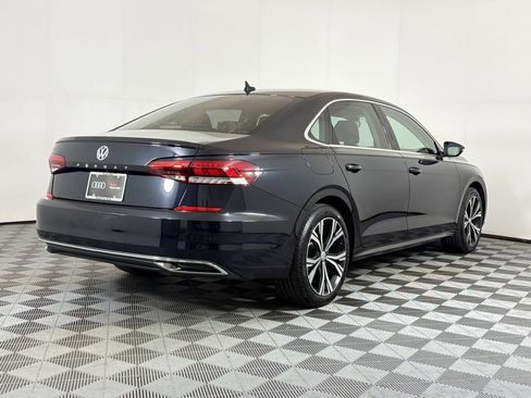 Used 2022 Volkswagen Passat 2.0T SE FWD image 9