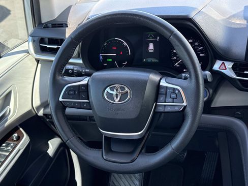 Used 2022 Toyota Sienna XLE FWD image 10