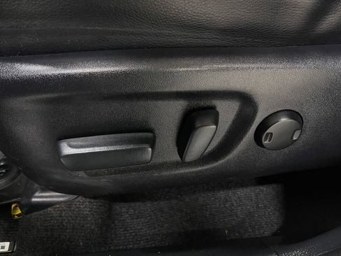 Used 2017 Toyota RAV4 Limited image 17