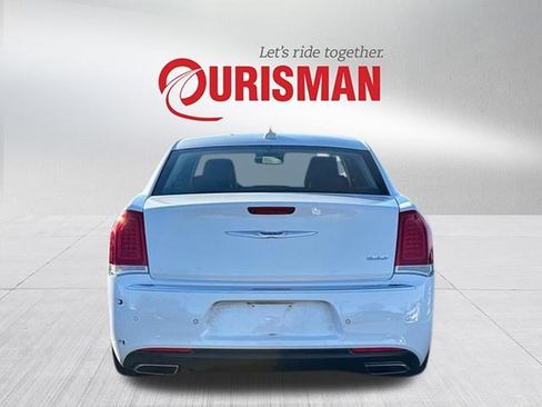 Used 2019 Chrysler 300 Limited w/ Safetytec Plus Group image 3