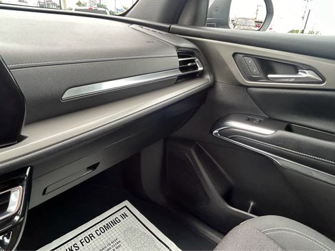 Used 2025 Chevrolet Traverse LT image 49