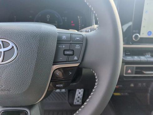 Used 2026 Toyota Camry SE FWD image 14