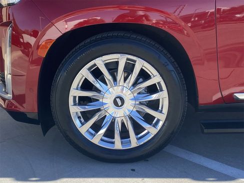 Used 2024 Cadillac Escalade Premium Luxury w/ Performance Package image 10