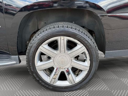 Used 2019 Cadillac Escalade ESV Luxury AWD/4WD image 33
