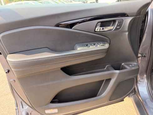 Certified 2021 Honda Pilot Touring image 12