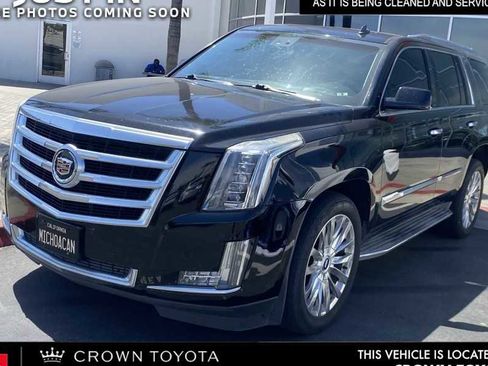 Used 2015 Cadillac Escalade Luxury image 1