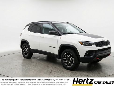 Used 2025 Jeep Compass Trailhawk image 1