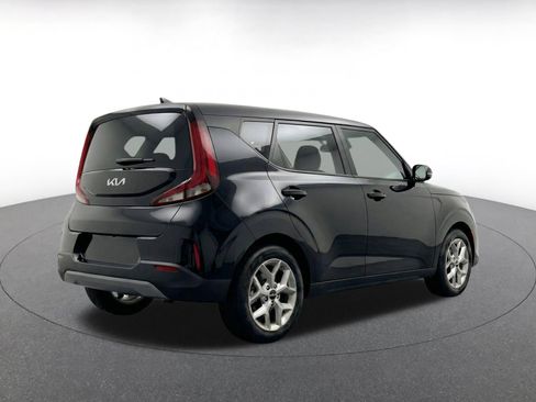 Used 2025 Kia Soul LX w/ LX Technology Package FWD image 9