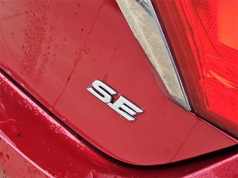 Used 2015 Toyota Camry SE image 6