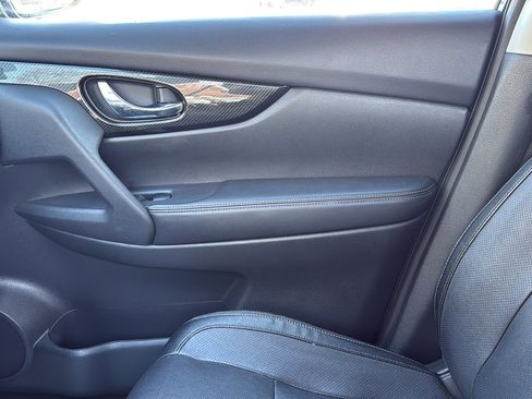 Used 2018 Nissan Rogue SL image 19