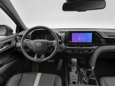 Used 2026 Toyota Camry SE FWD image 17