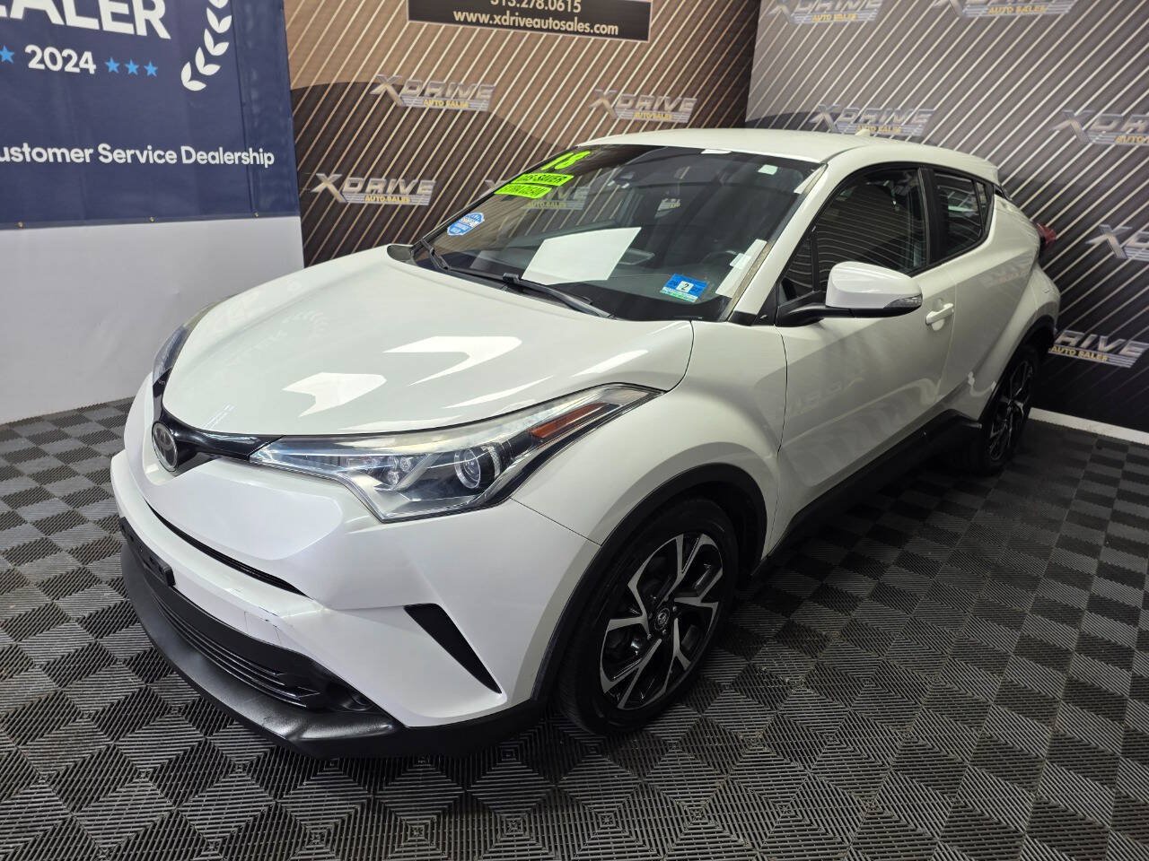Used 2018 Toyota C-HR XLE FWD image 1