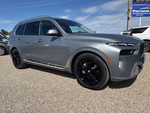 Used 2025 BMW X7 xDrive40i AWD/4WD image 3