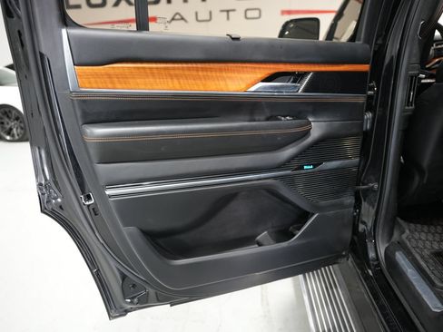 Used 2022 Jeep Grand Wagoneer Series III w/ Rear Seat Video Group 1 AWD/4WD image 21