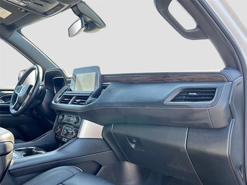 Used 2023 Chevrolet Suburban Premier image 32