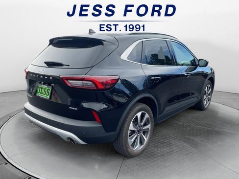 Used 2023 Ford Escape Platinum image 5