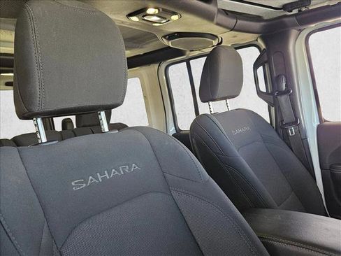 Used 2019 Jeep Wrangler Unlimited Sahara image 22