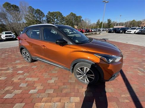 Used 2020 Nissan Kicks SR w/ SR Premium Package image 26