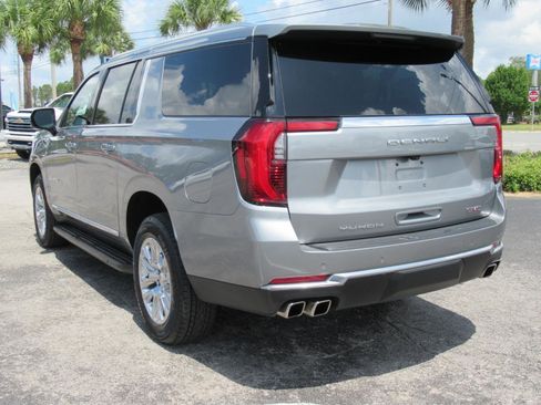 Used 2025 GMC Yukon XL Denali AWD/4WD image 8