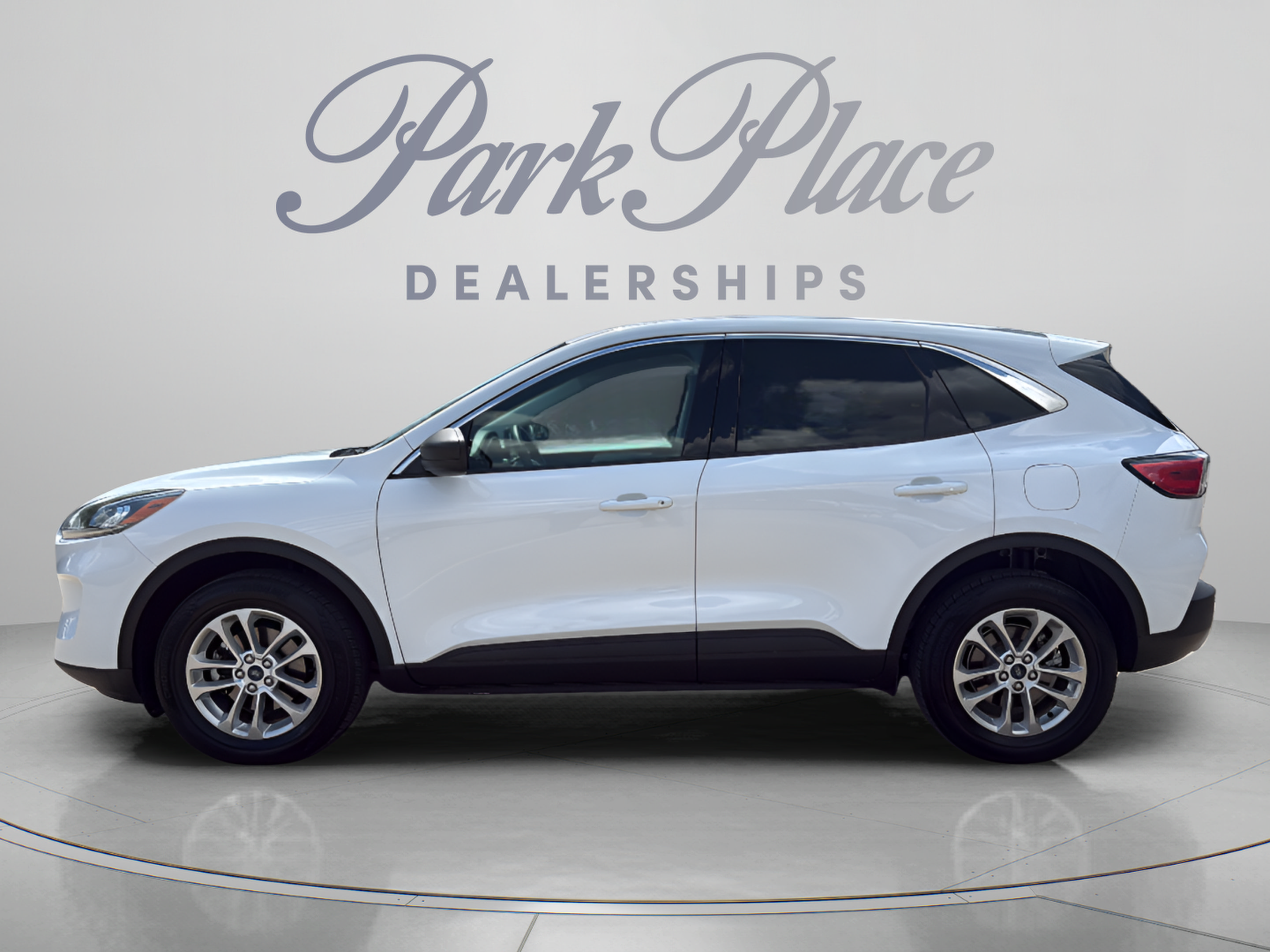 Used 2022 Ford Escape SE AWD/4WD image 2