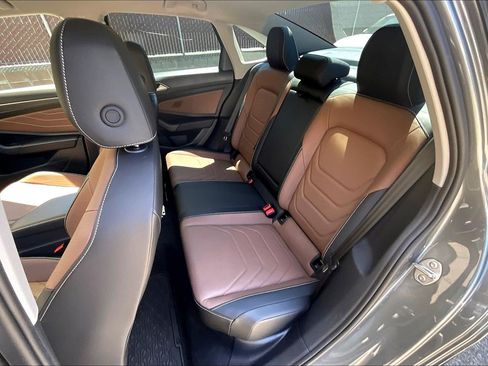 Certified 2025 Volkswagen Jetta SEL FWD image 25