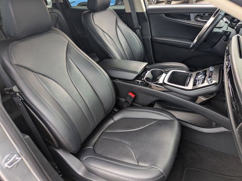 Used 2021 Lincoln Nautilus Reserve image 11