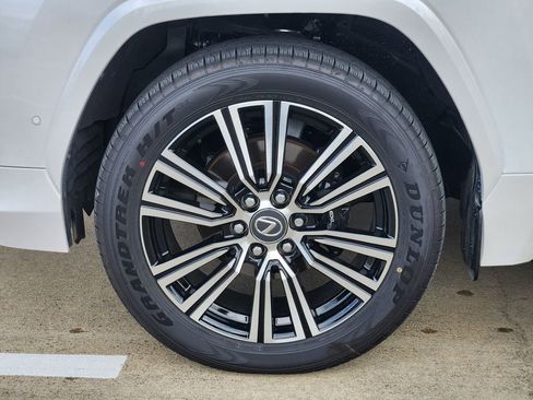 Used 2026 Lexus LX 700h Luxury w/ Appearance Package AWD/4WD image 10