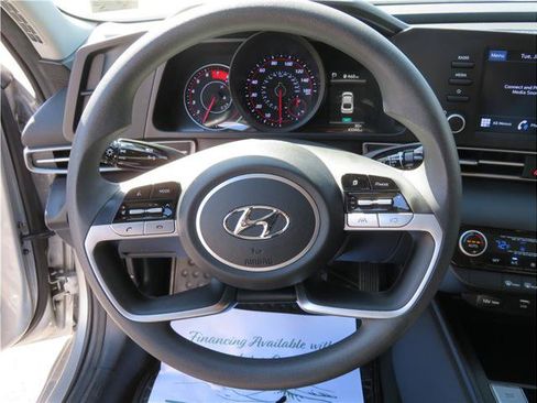 Used 2021 Hyundai Elantra SEL w/ Cargo Package FWD image 8