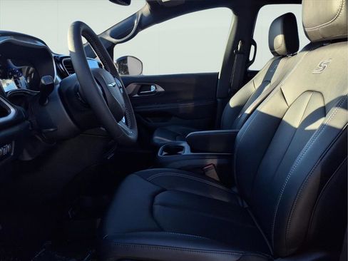 New 2026 Chrysler Pacifica Select w/ S Appearance Package image 6