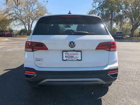 Used 2024 Volkswagen Taos SE image 4