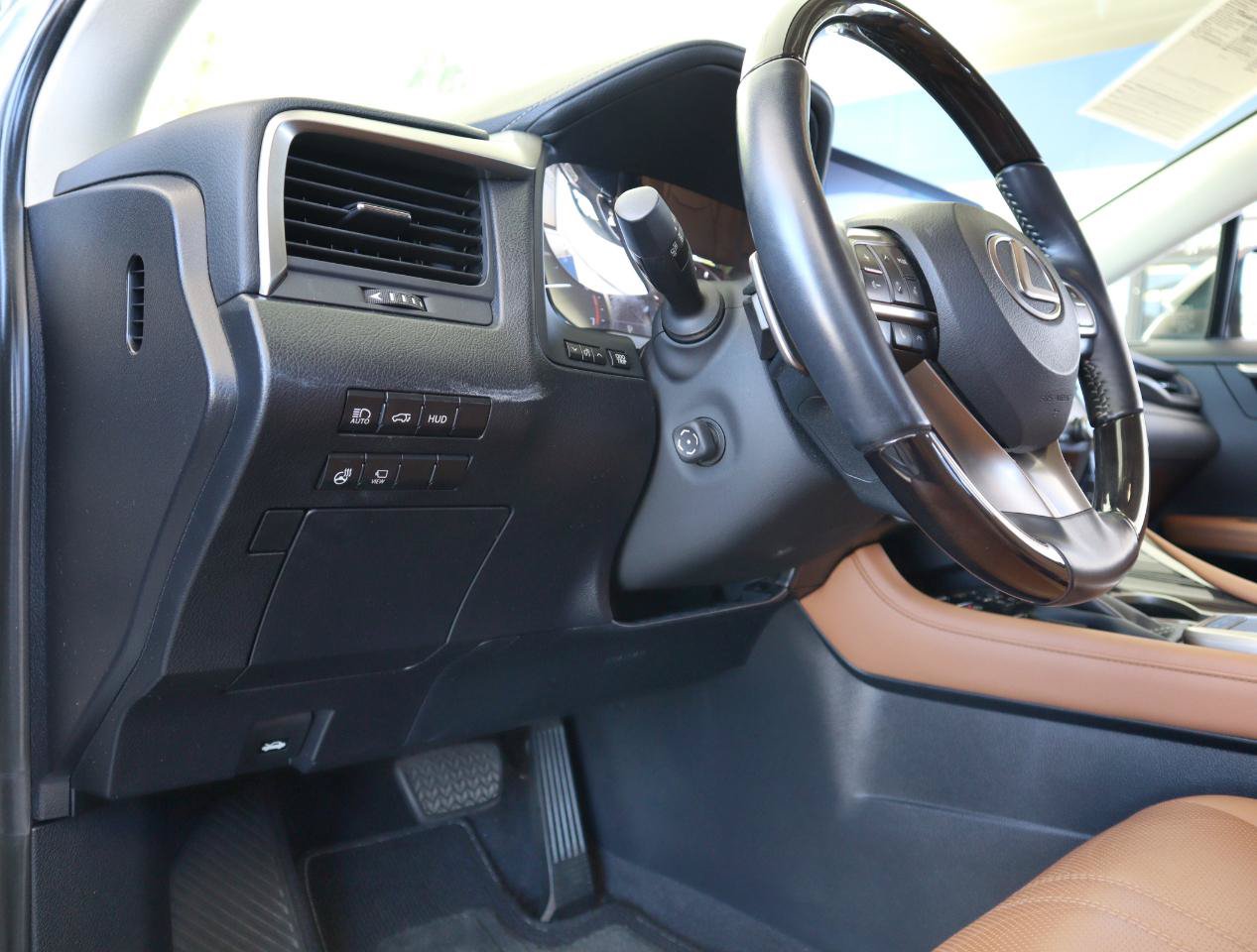 Used 2021 Lexus RX 350L Luxury w/ Accessory Package AWD/4WD image 44