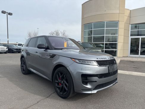 Used 2023 Land Rover Range Rover Sport SE Dynamic image 3
