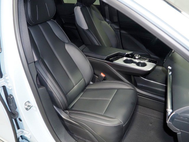 Used 2024 Cadillac Lyriq Tech AWD/4WD image 2